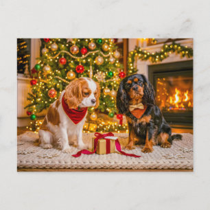 Cartão Postal Duo de Spaniel junto à árvore de Natal aconchegant
