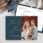 Cartão Postal Dusty Blue Modern Script Simples Casamento Obrigad<br><div class="desc">Um Dourado Escrito Elegante Azul Dusty Foto Minimalista Foto Moderna, Obrigado Cartaz. Expresse o seu agradecimento aos seus amigos e família que fizeram do seu casamento um especial extra com este belo cartões de agradecimentos de fotos de casamento. Todos os textos estão pré-organizados para que você personalize fácil e rapidamente...</div>