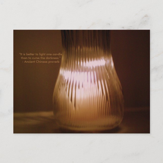 Cartão postal "É melhor acender uma vela" (Frente)