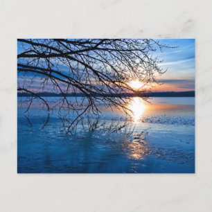 Cartão Postal É um novo dia sobre o rio, lindo nascer do sol 