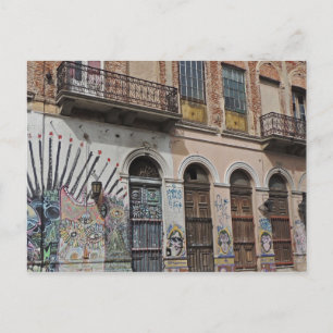 Cartão Postal Edifício antigo com Grafite e portas Balconies