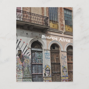 Cartão Postal Edifício antigo com Grafite e portas Balconies