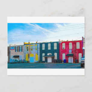 Cartão Postal Edifícios coloridos em Benson