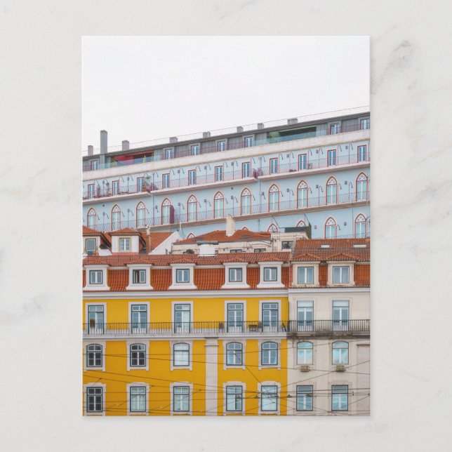 Cartão Postal Edifícios pastel caprichosos em Lisboa (Frente)