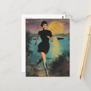 Cartão Postal Ela corre na praia com botas pretas de prata