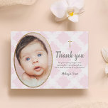 Cartão Postal Elegante foto de batismo de menina em rosa e doura<br><div class="desc">Expresse sua gratidão com nosso "Cartão de Agradecimento de Batismo de Bebê Menina em Rosa e Dourado". Este cartão lindamente desenhado apresenta uma paleta suave de rosa e branco dourado com uma cruz dourada, exalando sofisticação e charme. A frente mostra uma foto preciosa da sua bebê, emoldurada por elegantes detalhes...</div>