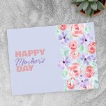 Cartão Postal Encantador Dia de as mães Vermelho Roxo-Roxo Lavan<br><div class="desc">Este Dia de as mães postal é uma bela mistura de elementos design clássicos e contemporâneos. O cartão-postal apresenta um fundo de lavanda macio que proporciona um efeito visual calmo e suave, definindo o palco do vibrante design floral de aquarela no lado direito. Esse arranjo floral inclui rosas florescentes pintados...</div>