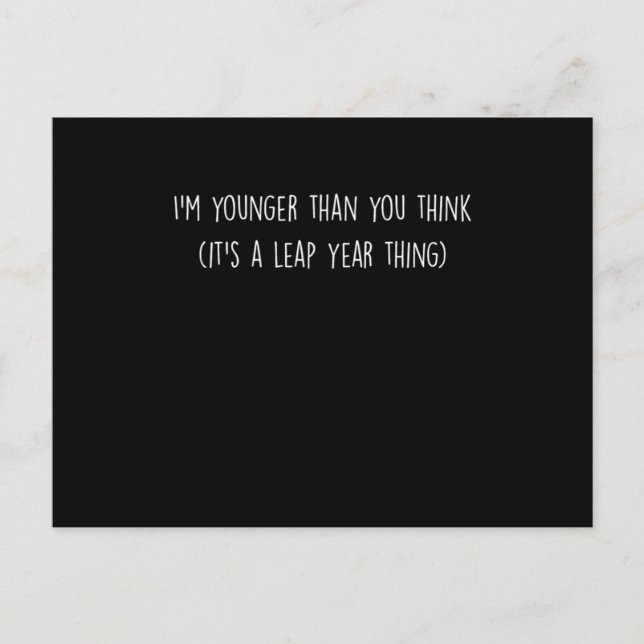 Cartão Postal Engraçado Leap Year Baby Statement Im Yount (Frente)