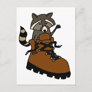 Cartão Postal Engraçado Raccoon em Hiking Boot