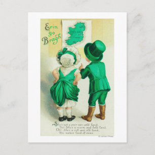Cartão Postal Erin Go Bragh Casal Olhando para o Mapa da Irlanda