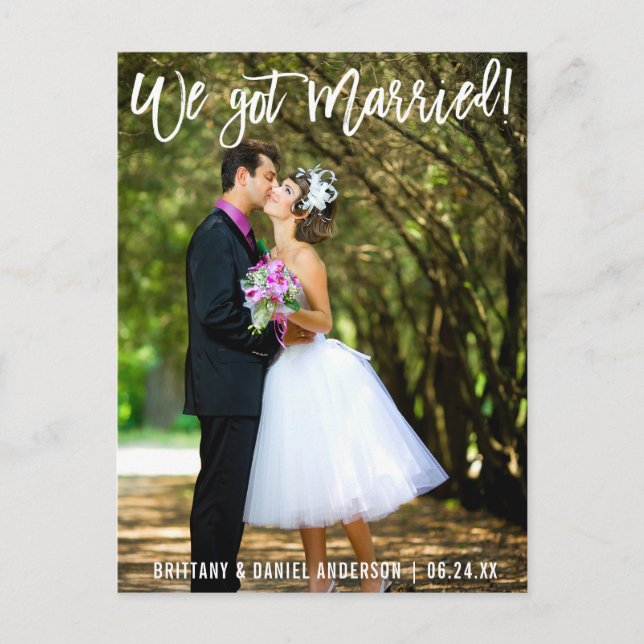 Cartão Postal Escrito Moderno Em Pincel Nos Casamos Foto De Casa (Frente)