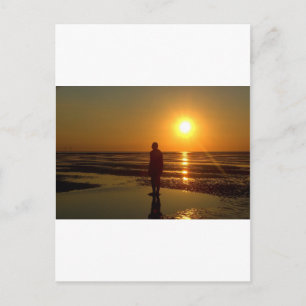 Cartão Postal Escultura Iron Men ao pôr do sol, Crosby, Liverpoo