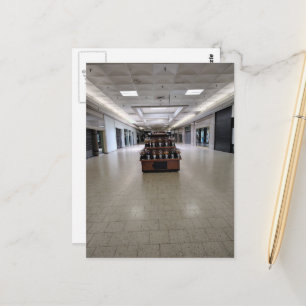 Cartão Postal Espaço Liminal de Doces de Shopping Abandonado Tri