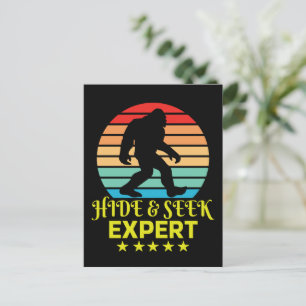 Cartão Postal Especialista em Esconde-Esconde Bigfoot Engraçado