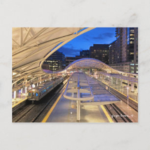 Cartão Postal Estação noturna Union com comboio de linha A par
