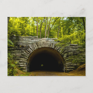 Cartão Postal estrada de túnel para o céu de Bryson City Nature