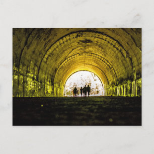 Cartão Postal estrada de túnel para o céu de Bryson City Nature