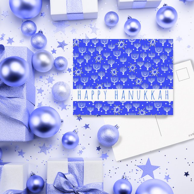 Cartão Postal Estrela Feliz de Chanucá de David Menorah Blue CUS (Cute Happy Hannukkah postcard in blue with menorahs and stars. Customize with your own text)