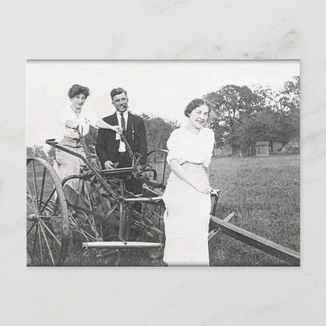 Cartão Postal Esvaziando um vestido (Frente)