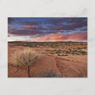 Cartão Postal EUA, Utah. Pôr do sol em Poison Spider Mesa perto