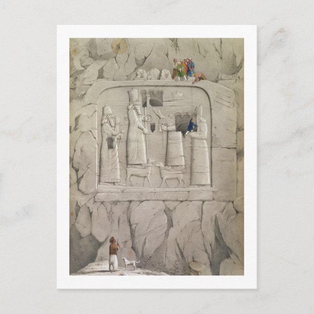Cartão Postal Examinando uma Escultura em Rocha Assíria, de 'Dis (Frente)