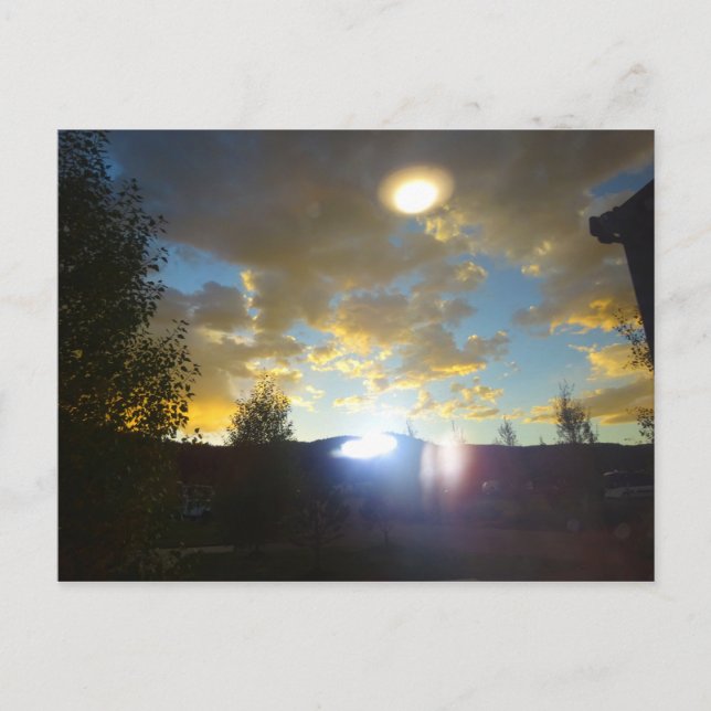 Cartão Postal Extraterrestres baixando de um OVNI (Frente)