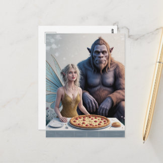 Cartão Postal Fada e um Sasquatch Festa de Pizza na Floresta
