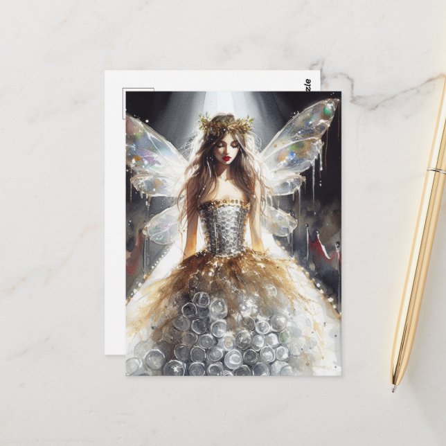 Cartão Postal Fada em Reciclado vestida no show da moda (Frente/Verso In Situ)