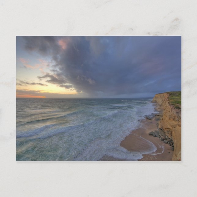 Cartão Postal Falésias do mar capturam dias da última luz em Pom (Frente)