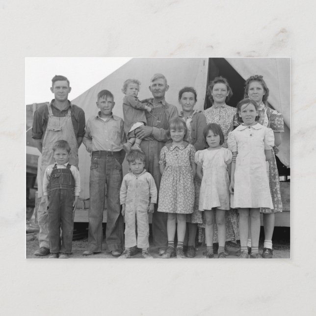 Cartão Postal Família emigrante durante a colheita da ervilha -- (Frente)