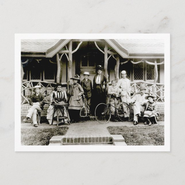 Cartão Postal Family Group, c.1900 (foto b/w) (Frente)