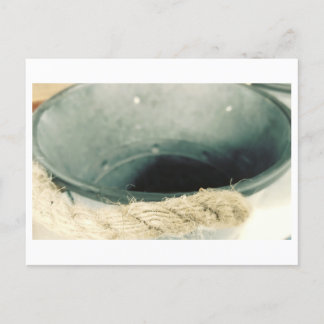 Cartão Postal Farmstead Metal Can com Corda