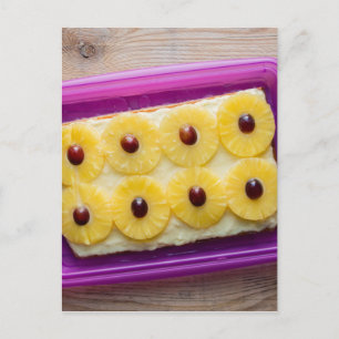 Cartão Postal Fatias havaianas com abacaxi em madeira rústica