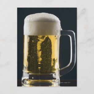 Cartão Postal Fechamento de um copo de cerveja
