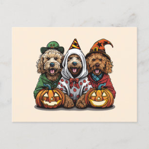 Cartão Postal Feliz Cachorro de Goldendoodle de Halloween