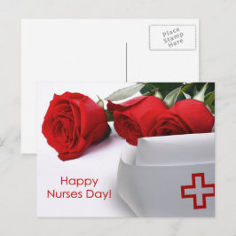 Cartão Postal Feliz Dia das Enfermeiras. Rosa vermelha e Boné de