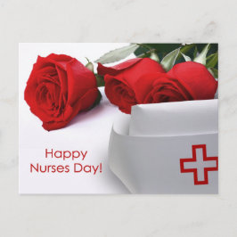 Cartão Postal Feliz Dia das Enfermeiras. Rosa vermelha e Boné de