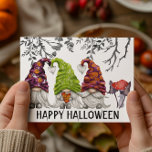 Cartão Postal Feliz Halloween Gnomos<br><div class="desc">Este design foi criado através da arte digital. Pode ser personalizado clicando no botão personalizar e alterando a cor, adicionando um nome, iniciais ou as suas palavras favoritas. Entre em contato comigo em colorflowcreations@gmail.com se você quiser usar este design em outro produto. Veja mais das minhas criações ou siga-me em...</div>