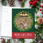 Cartão Postal Feliz Natal Wreath Cachorro Personalizado Foto Ver<br><div class="desc">Um belo cartão postal de Natal de animais domésticos,  com uma coroa verde,  com retângulo vermelho e texto branco. Substitua a foto do seu cachorro no centro da coroa ou adicione uma foto de gato para seus amigos e família. Feliz Natal está escrito em branco.</div>