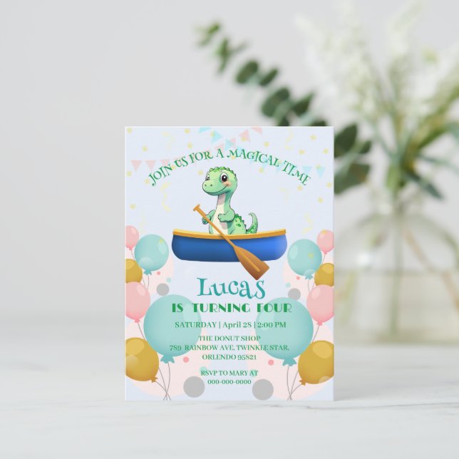 Cartão Postal Festa de aniversário de Kayak de dinossauro engraç (Em pé/Frente)