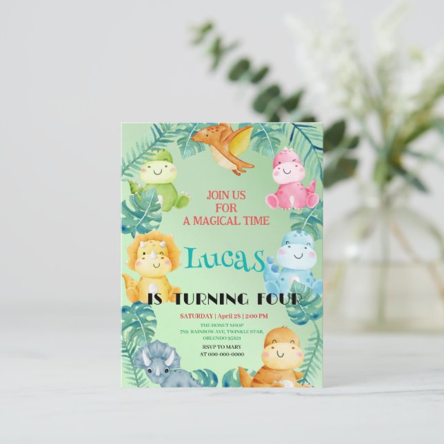 Cartão Postal Festa de aniversário infantil na selva dos dinossa (Em pé/Frente)