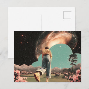 Cartão Postal Figura surreal caminhando para o portal da galáxia