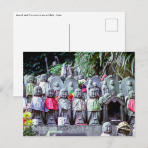 Cartão Postal Filas de pequenas estátuas de Jizo com bíblias -