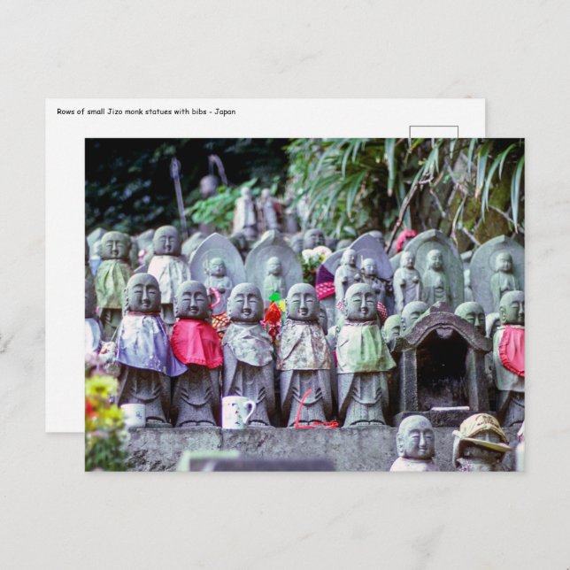 Cartão Postal Filas de pequenas estátuas de Jizo com bíblias - J (Frente/Verso)