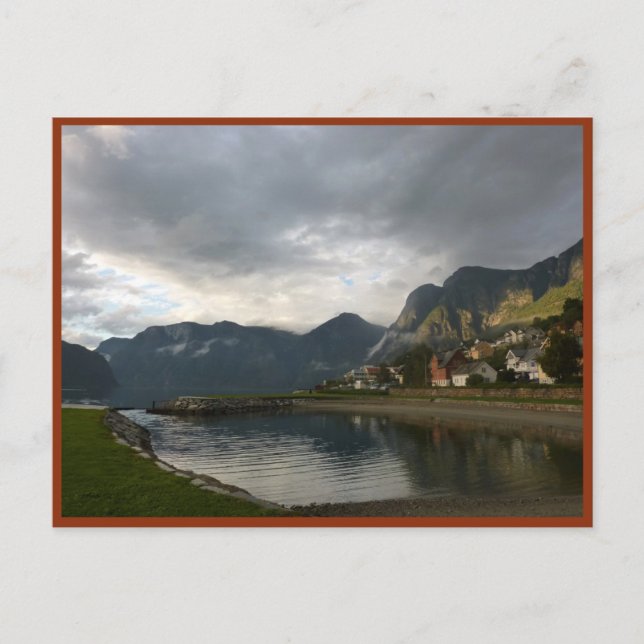 Cartão Postal Fjord Norueguês (Aurlandsfjord) (Frente)