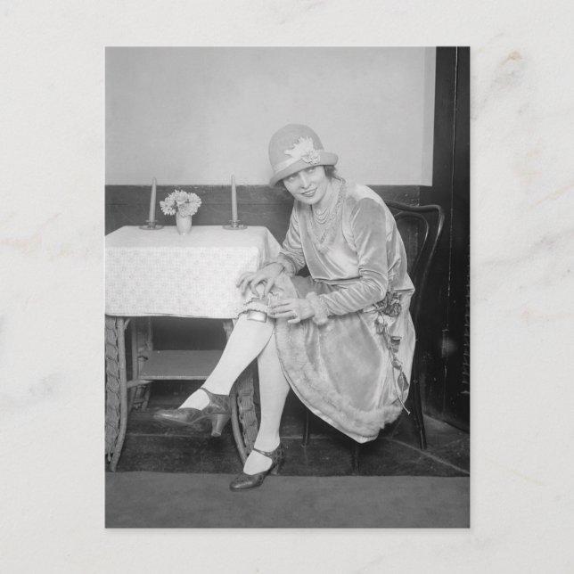 Cartão Postal Flask Hidden in Garter, 1926 (Frente)