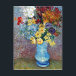 Cartão Postal Flores num vaso azul de Vincent van Gogh<br><div class="desc">Esta pintura intitulada "Flores num vaso azul" é feita pelo famoso artista, Vincent van Gogh. Sobre Vincent van Gogh Vincent van Gogh viu a cor como o principal símbolo de expressão. Há uma razão pela qual sua arte se conecta com os espectadores, porque van Gogh estava determinado a dar felicidade...</div>