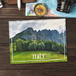 Cartão Postal Floresta de montanha com pinheiros na Itália norte<br><div class="desc">Este postal apresenta uma bela imagem original de uma montanha rochosa com uma floresta de pinheiros num dia nublado de Verão na Itália norte</div>