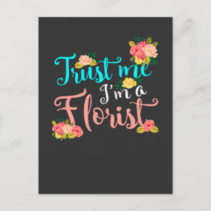 Cartão Postal Florista Orgulhosa Cita Flor Gardenha Mulher