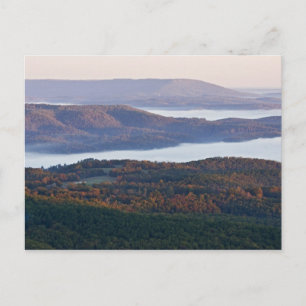Cartão Postal Foggy valleys and fall foliage in Ozark